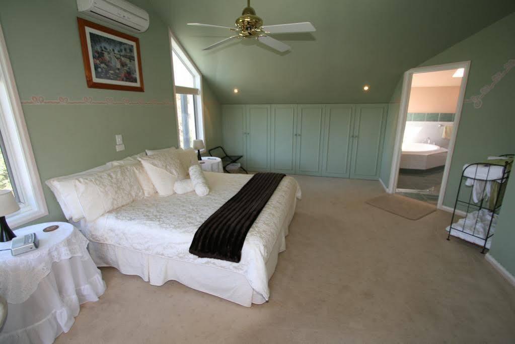 Silver Waters Bed & Breakfast Cowes Exteriör bild