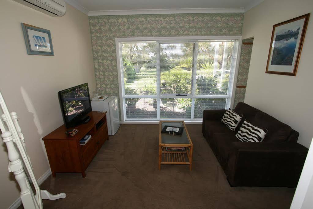Silver Waters Bed & Breakfast Cowes Exteriör bild