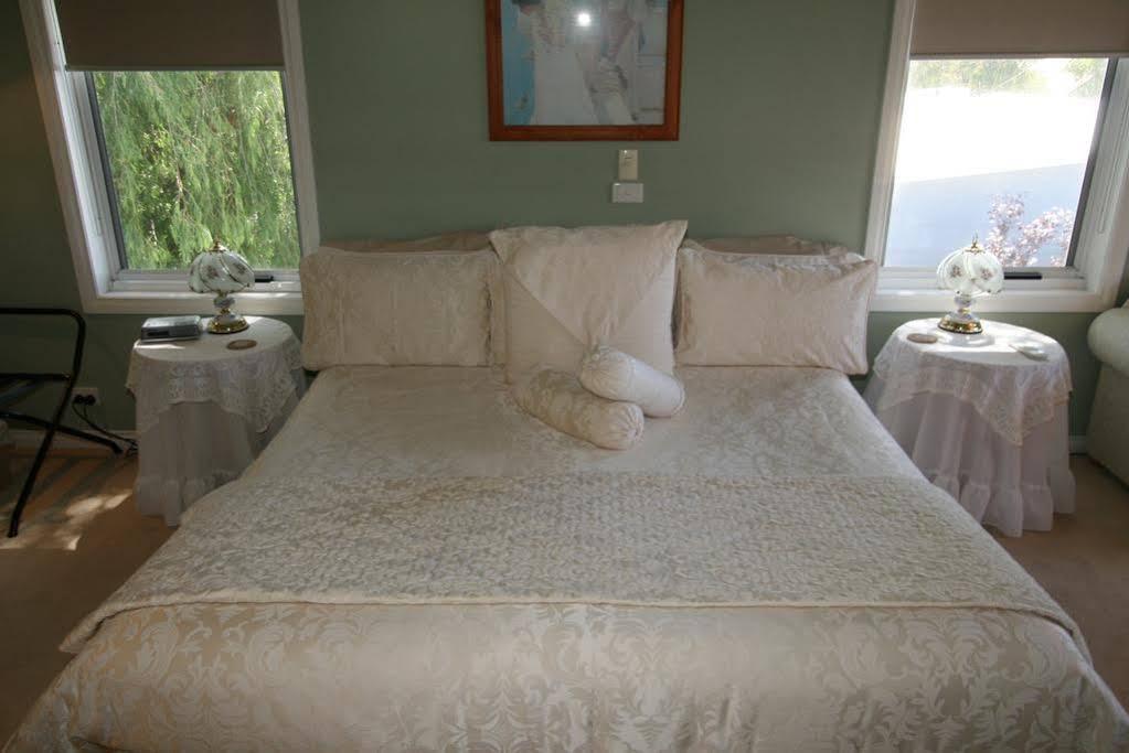 Silver Waters Bed & Breakfast Cowes Exteriör bild